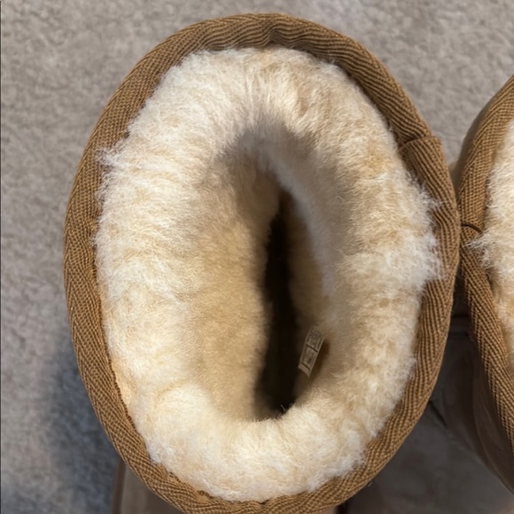 UGG Classic Tan Boots with Shearling Lining - Picture 8 of 9